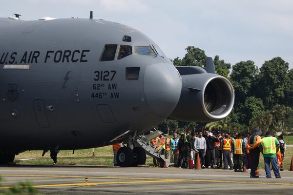 U.S. Air force flight carrying deported migrants by the U.S. government arrive at Ramon Villeda Morales International Airport on Jan. 31, 2025, in San Pedro Sula, Honduras. Honduras receives 126 migrants in two different flights as part of mass deportation plans by the Trump's administration. (Jorge Salvador Cabrera/Getty Images/TNS)