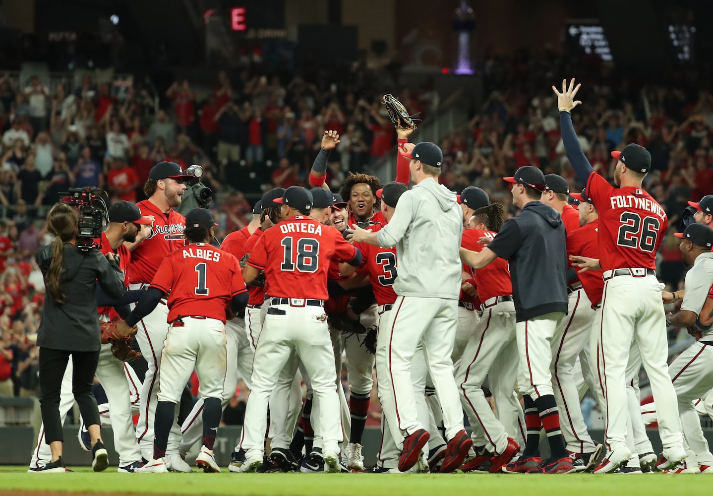 Photos: Braves beat Giants, win East title