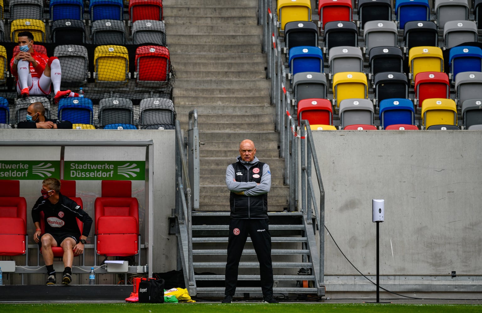 Photos: Soccer returns without fans in Germany