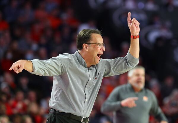 020522 Athens: Georgia head coach Tom Crean directs his team to a come back in the second half against Auburn that fell just two points short for a 74-72 loss to Auburn in a NCAA college basketball game on Saturday, Feb. 5, 2022, in Athens.  “Curtis Compton / Curtis.Compton@ajc.com”`