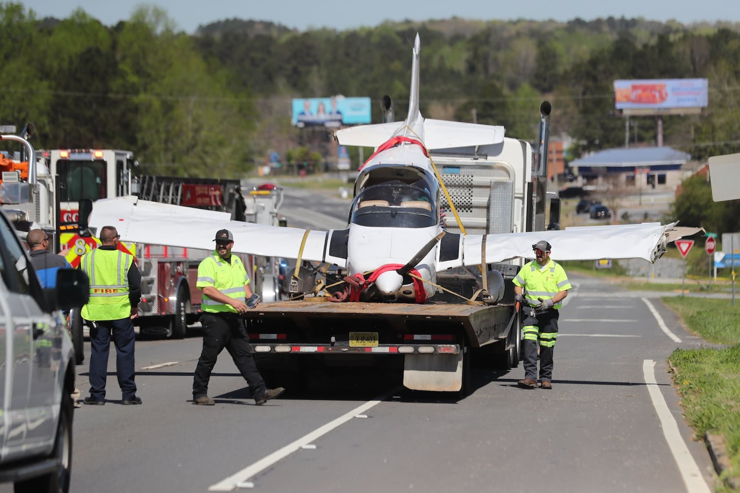 Plane crash-lands on Cobb Parkway