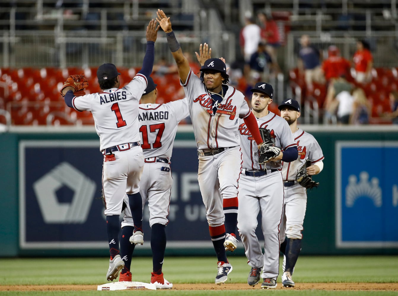 Photos: Braves beat Nationals despite leaky bullpen