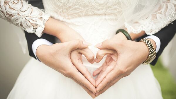 FILE PHOTO: A cancer diagnosis was not going to force a couple from missing their dream wedding. A hospital staff made sure the couple got the ceremony they wanted. (Takmeomeo/Pixabay license: https://pixabay.com/en/service/terms/#usage)