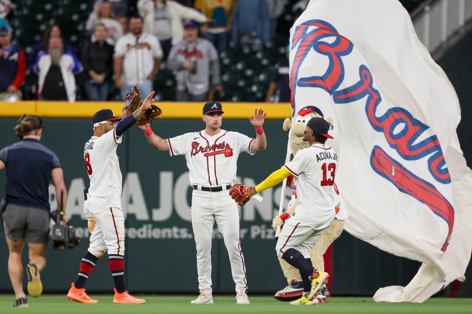 042523 BRAVES PHOTO