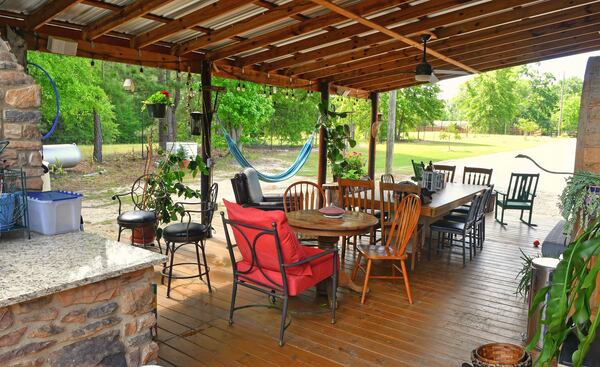 The living space at Hemi Blueberry Farm includes an open-air dining area. Chris Hunt for The Atlanta Journal-Constitution