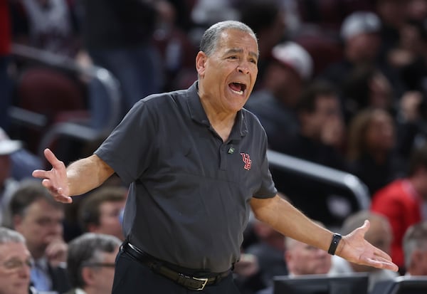 Houston head coach Kelvin Sampson yells at his team during the first half against Gonzaga in the second round of the NCAA college basketball tournament, Saturday, March 22, 2025, in Wichita, Kan. (AP Photo/Travis Heying)