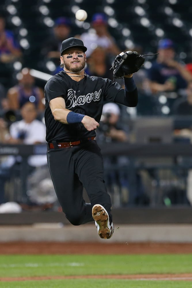 Photos: Braves have back-to-back wins in black uniforms