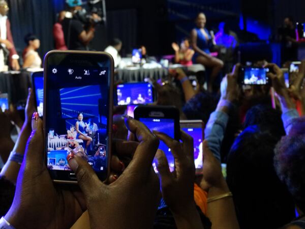 Enough cel phones up? K Michelle gets recorded. CREDIT: Rodney Ho/ rho@ajc.com