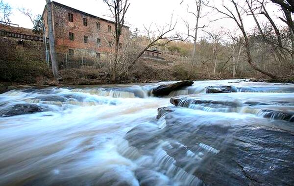 Dining editor Ligaya Figueras took her carryout order from A-Street down the hill to Roswell's Old Mill Park. AJC file