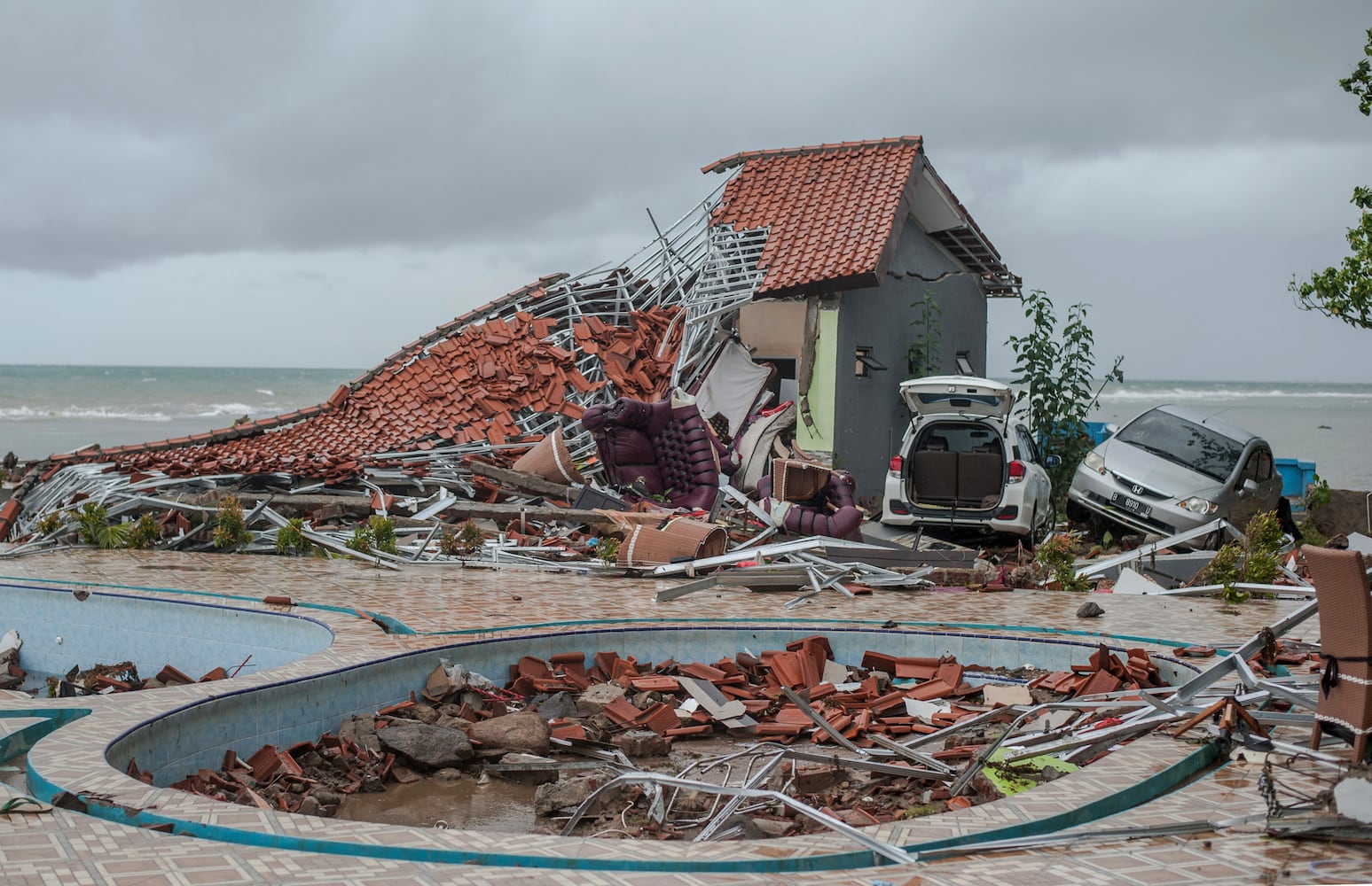 Photos: Tsunami devastates Indonesia