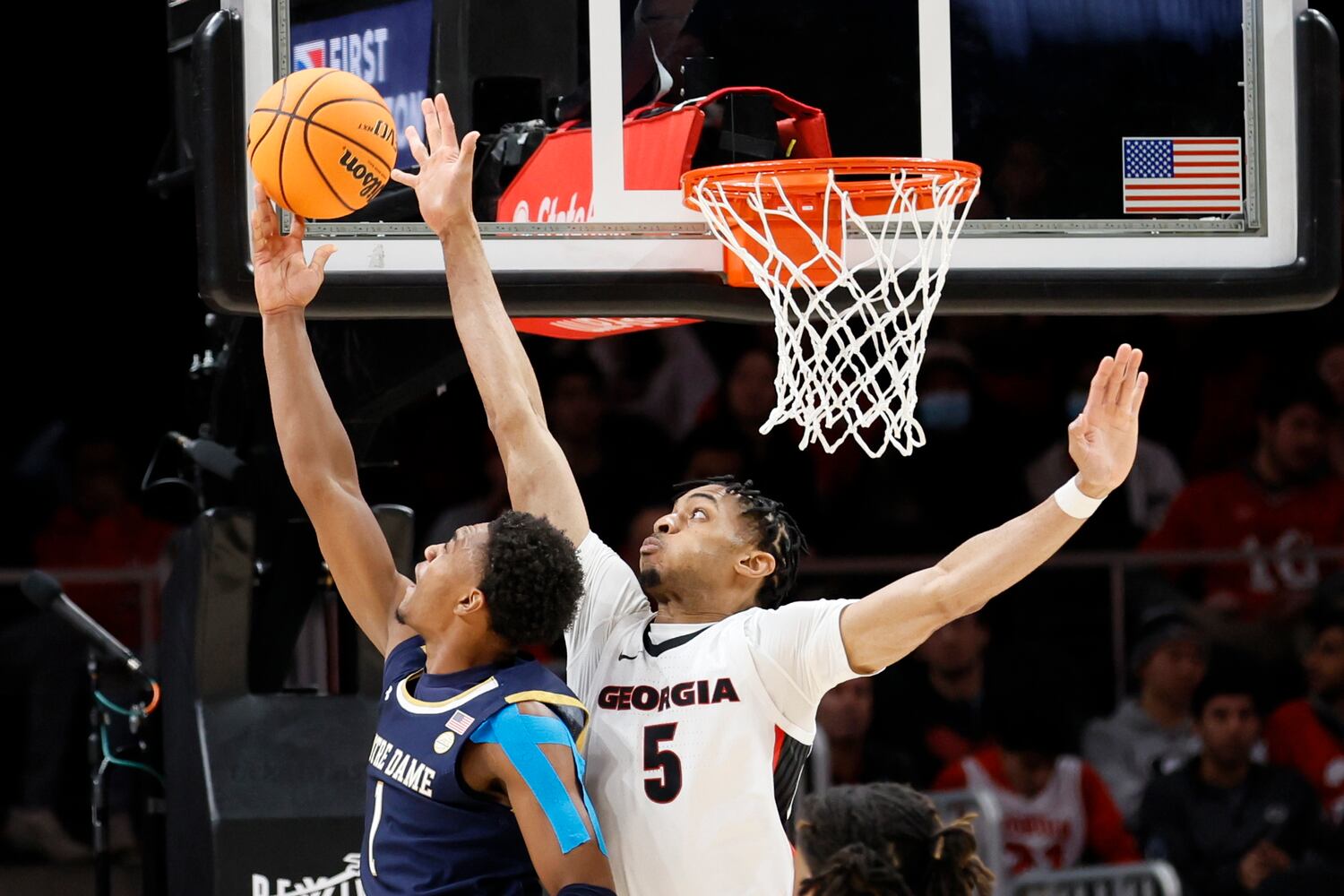 Bulldogs center Frank Anselem blocks a shot by Fighting Irish guard J.J. Starling during the first half Sunday night at State Farm Arena. (Miguel Martinez / miguel.martinezjimenez@ajc.com)