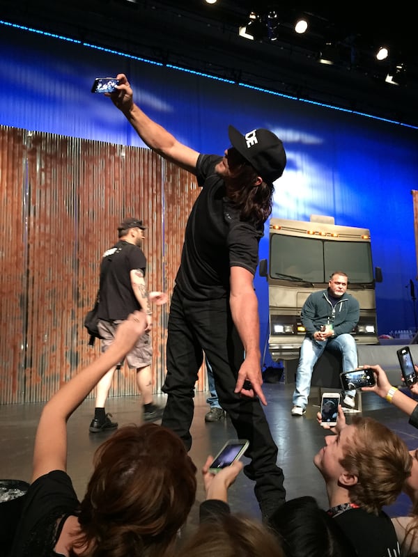 Norman Reedus doing selfies with fans at Walker Stalker. CREDIT: Rodney Ho/ rho@ajc.com