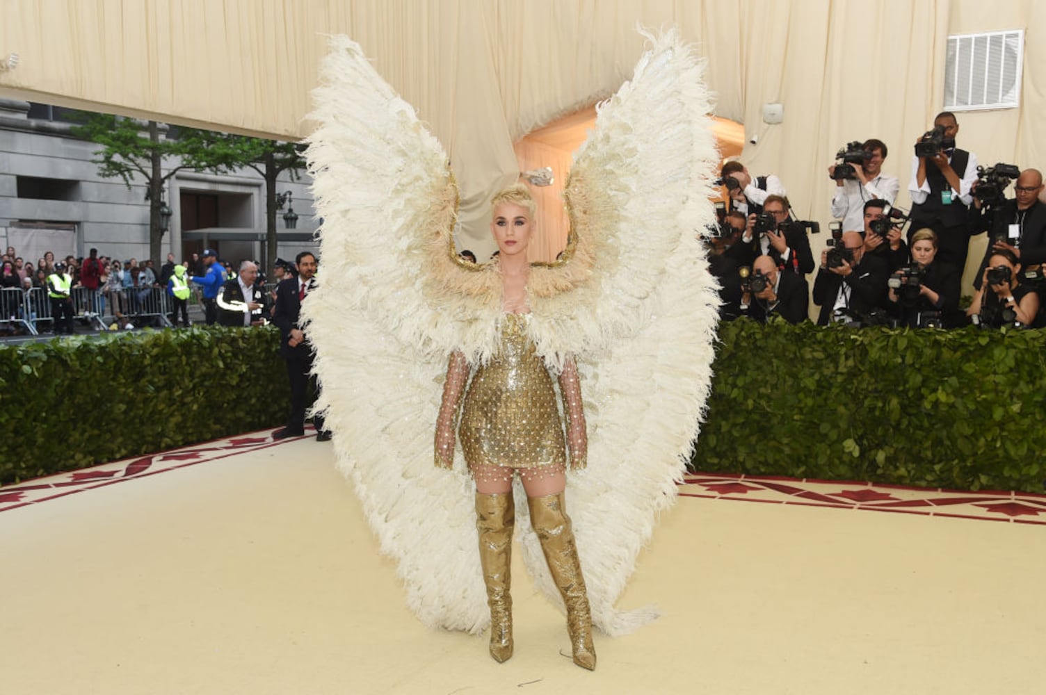 Photos: Katy Perry gets angelic at the 2018 Met Gala