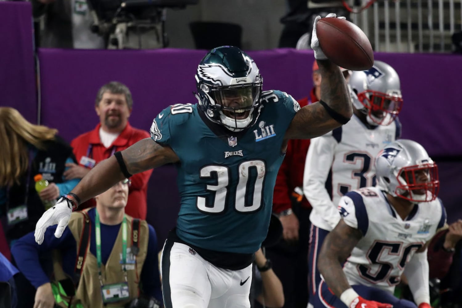 Eagles beat Patriots to win Super Bowl 52