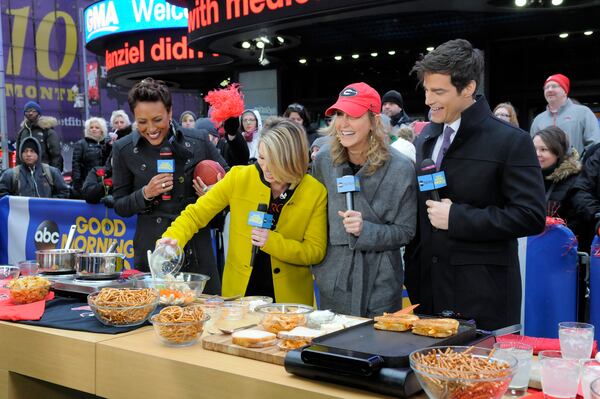 The GMA team (Robin Roberts, Amy Robach, Lara Spencer and Rob Marciano) cooks in Times Square on "Good Morning America" on Jan. 4, 2015. ABC/Lorenzo Bevilaqua