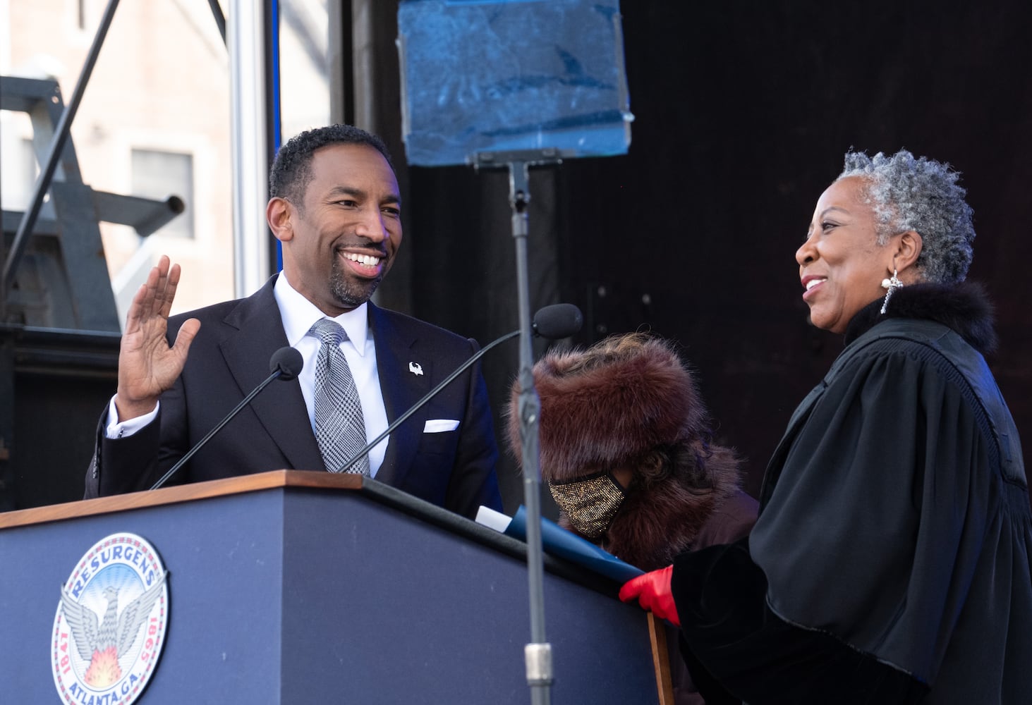 220103-Atlanta-Andre Dickens takes the oath of office as he is sworn in as Mayor of Atlanta during his inauguration ceremony at Georgia Tech on Monday, Jan. 3, 2022. Ben Gray for the Atlanta Journal-Constitution