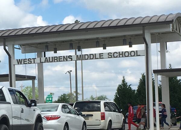 Parents at West Laurens Middle School are in line to pick up students after school. Arlinda Smith Broady/abroady@ajc.com