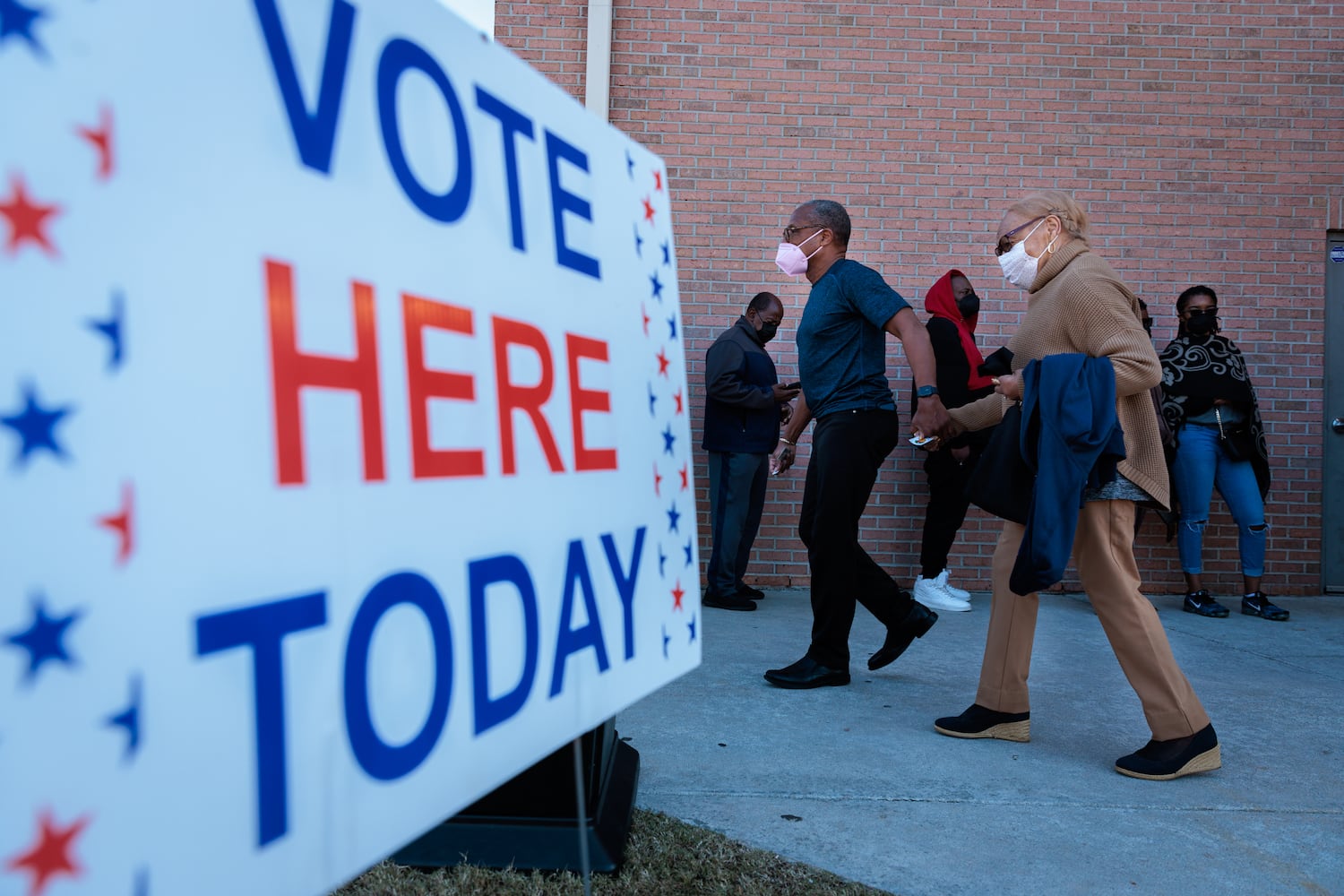 Record 301K early votes cast in one day in Georgia runoff for US Senate