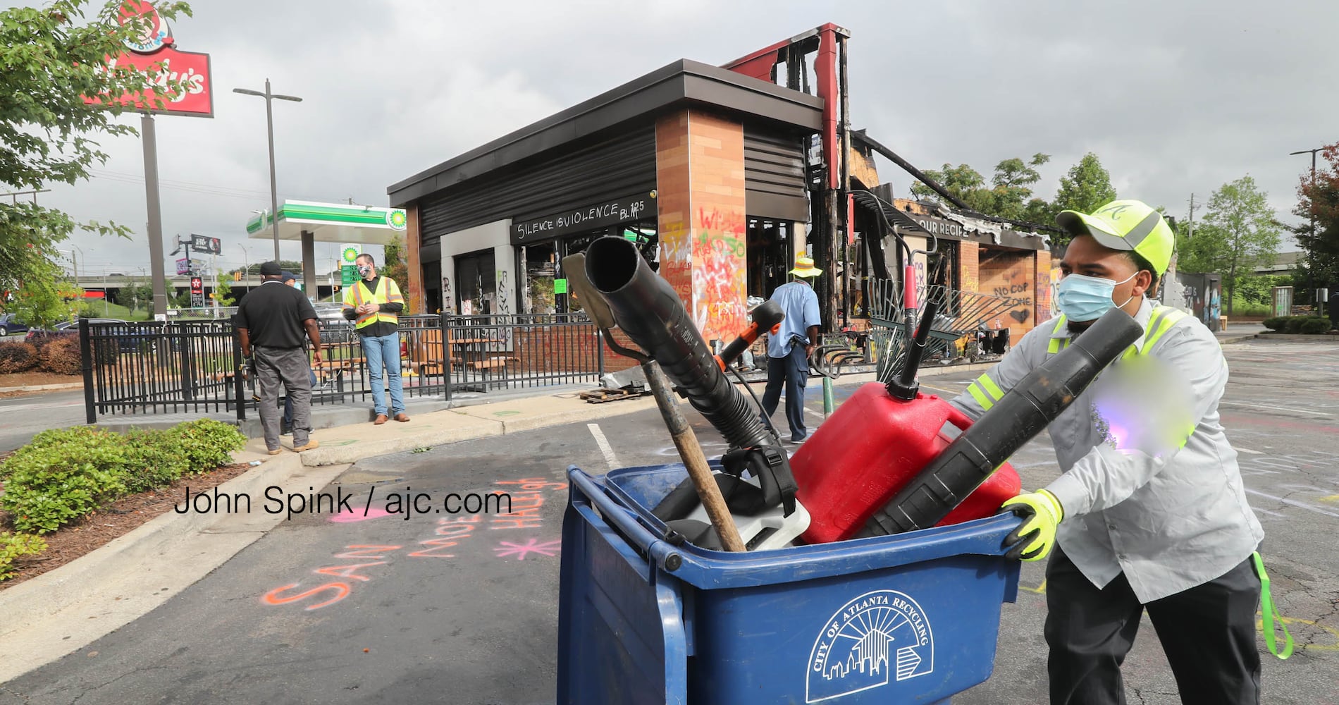 Atlanta Police clear Wendy's where Rayshard Brooks was killed