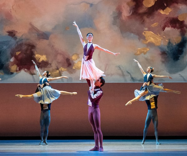 Mikaela Santos and Munkhjin Ulziijargal (both center) in Sergio Masero’s “Querencia.”