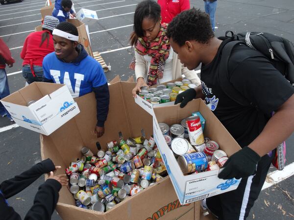 Moving cans at Turner Field. CREDIT: Rodney Ho/rho@ajc.com