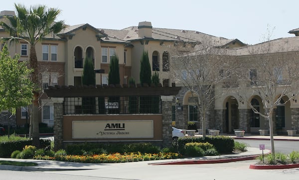 Federal agents raided about 20 locations, related to a birth tourism scheme, in three Southern California counties, including this apartment complex in Rancho Cucamonga, Calif., Tuesday, March 3, 2015. (Stan Lim/The Press-Enterprise via AP)