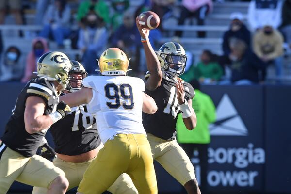 Georgia Tech's quarterback Jeff Sims (10) gets off a pass during the first half Saturday, Oct. 31, 2020, against Notre Dame at Bobby Dodd Stadium in Atlanta. (Hyosub Shin / Hyosub.Shin@ajc.com)