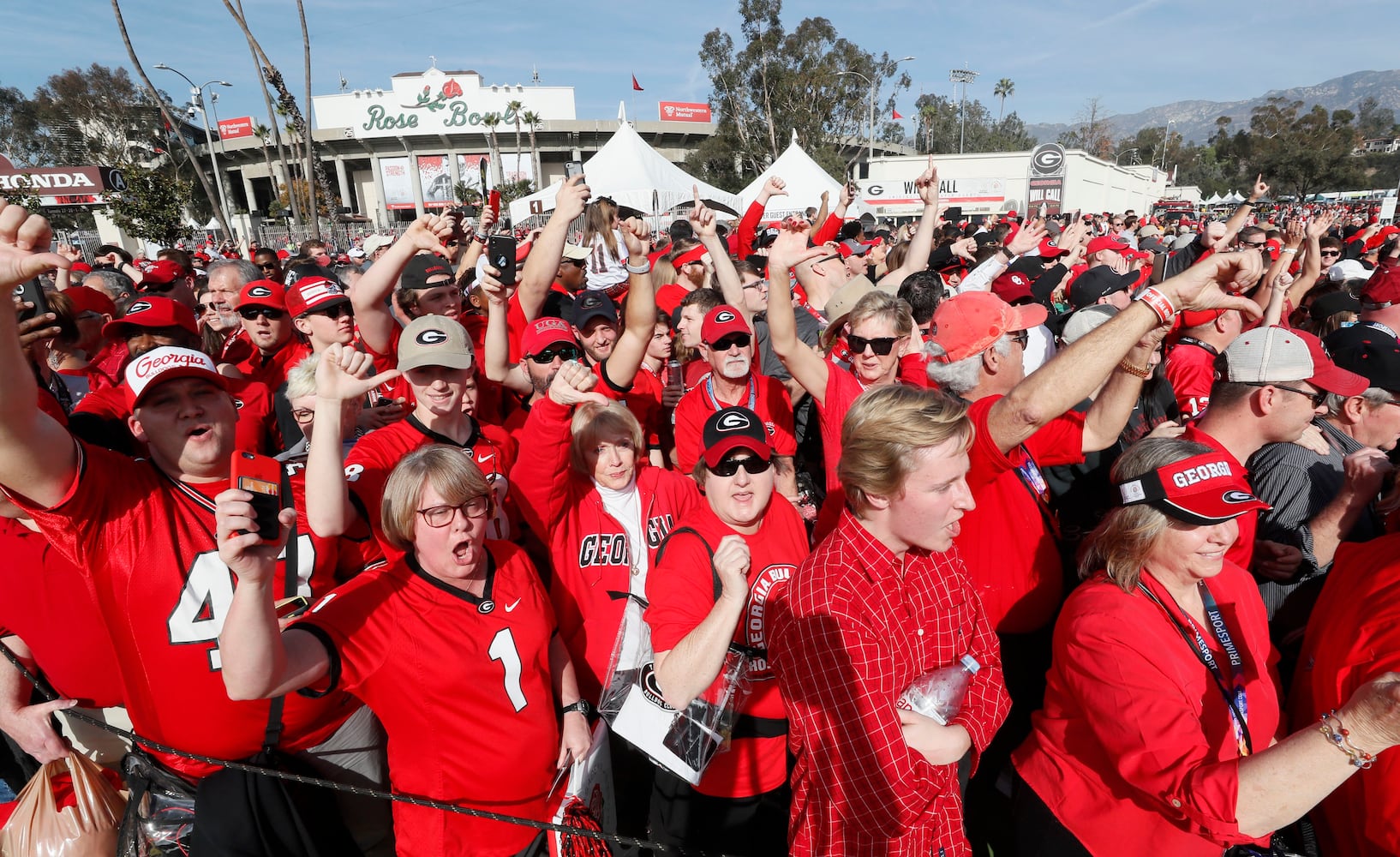 Photos: The scene at the Rose Bowl as Georgia plays Oklahoma