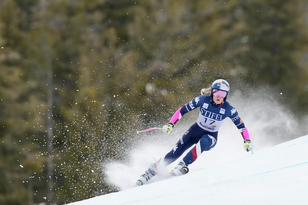 Lindsey Vonn de los Estados Unidos es de acuerdo durante una carrera femenina Super-G en las Finales de la Copa Mundial, el domingo 23 de marzo de 2025, en Sun Valley, Idaho. (AP Photo/Robert F. Bukaty)