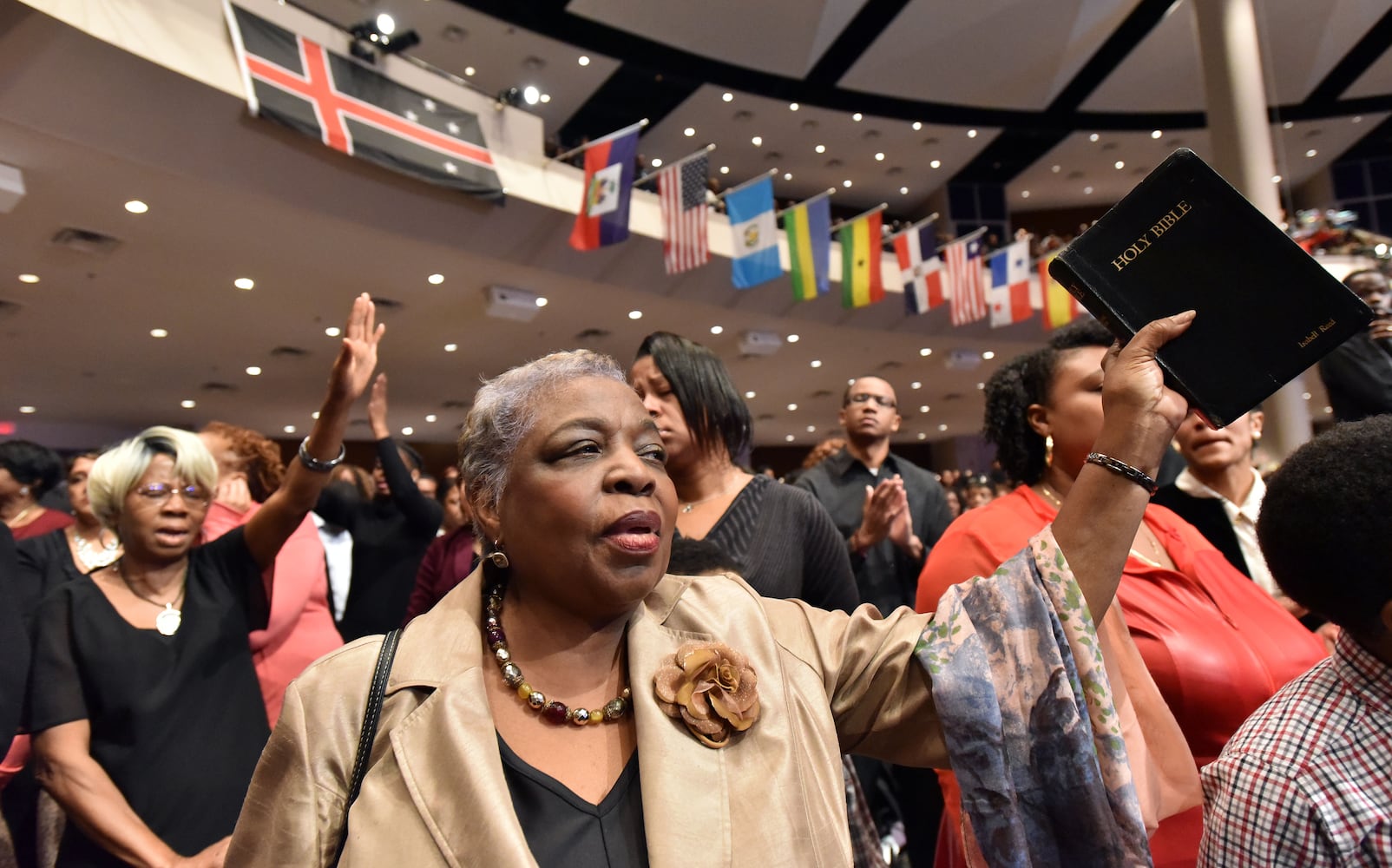 Mourners gather for Bishop Eddie Long's funeral service