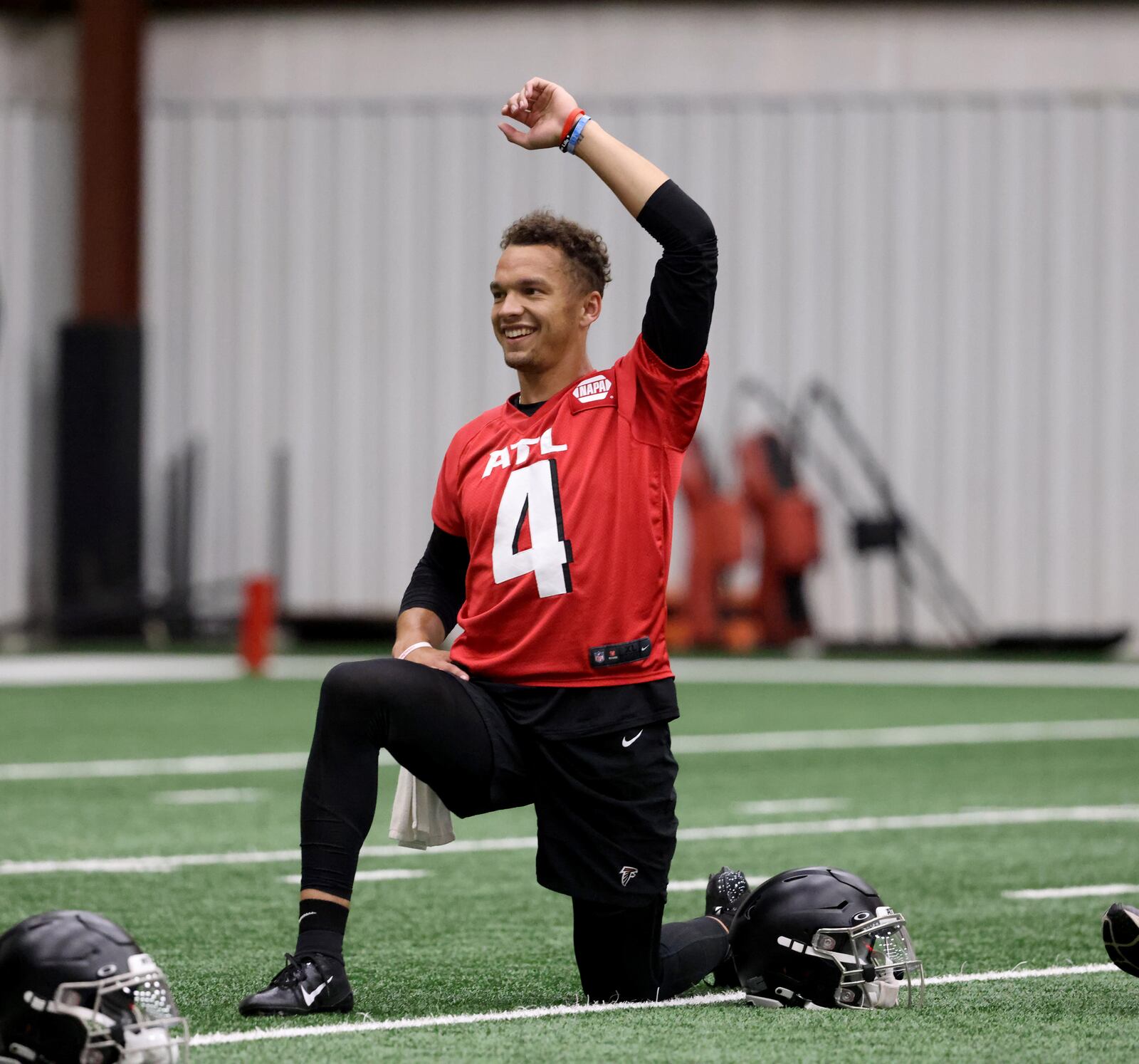 Falcons rookie quarterback Desmond Ridder (4) practices during OTA at the Falcons Practice Facility, May 26, 2022, in Flowery Branch, Ga. (Jason Getz / Jason.Getz@ajc.com)