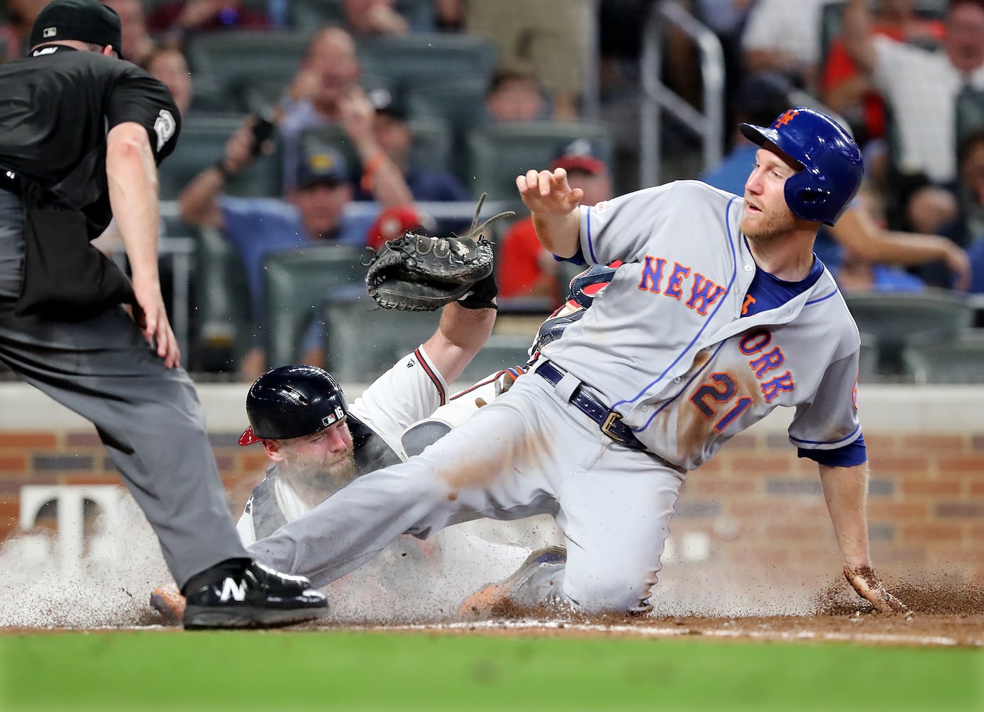 Photos: Braves begin home series with Mets