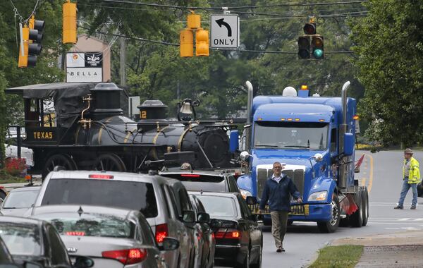 East Paces Ferry Road rarely sees train traffic, but the Texas, a Civil War-era steam locomotive, traveled down that Buckhead road (on the back of a lowboy truck) on its way to the Atlanta History Center. BOB ANDRES / BANDRES@AJC.COM