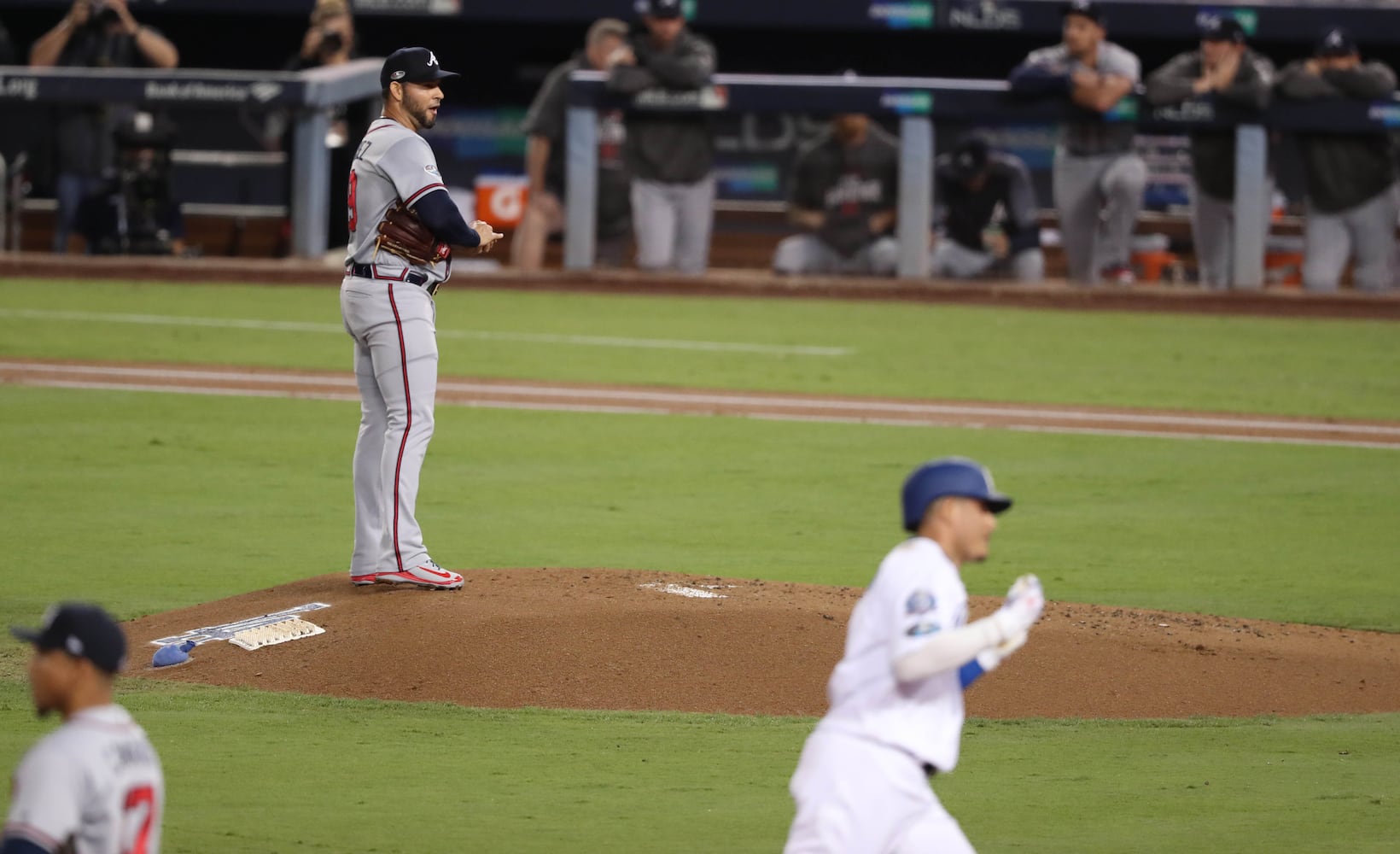 Photos: Braves seek to get even with Dodgers in Game 2