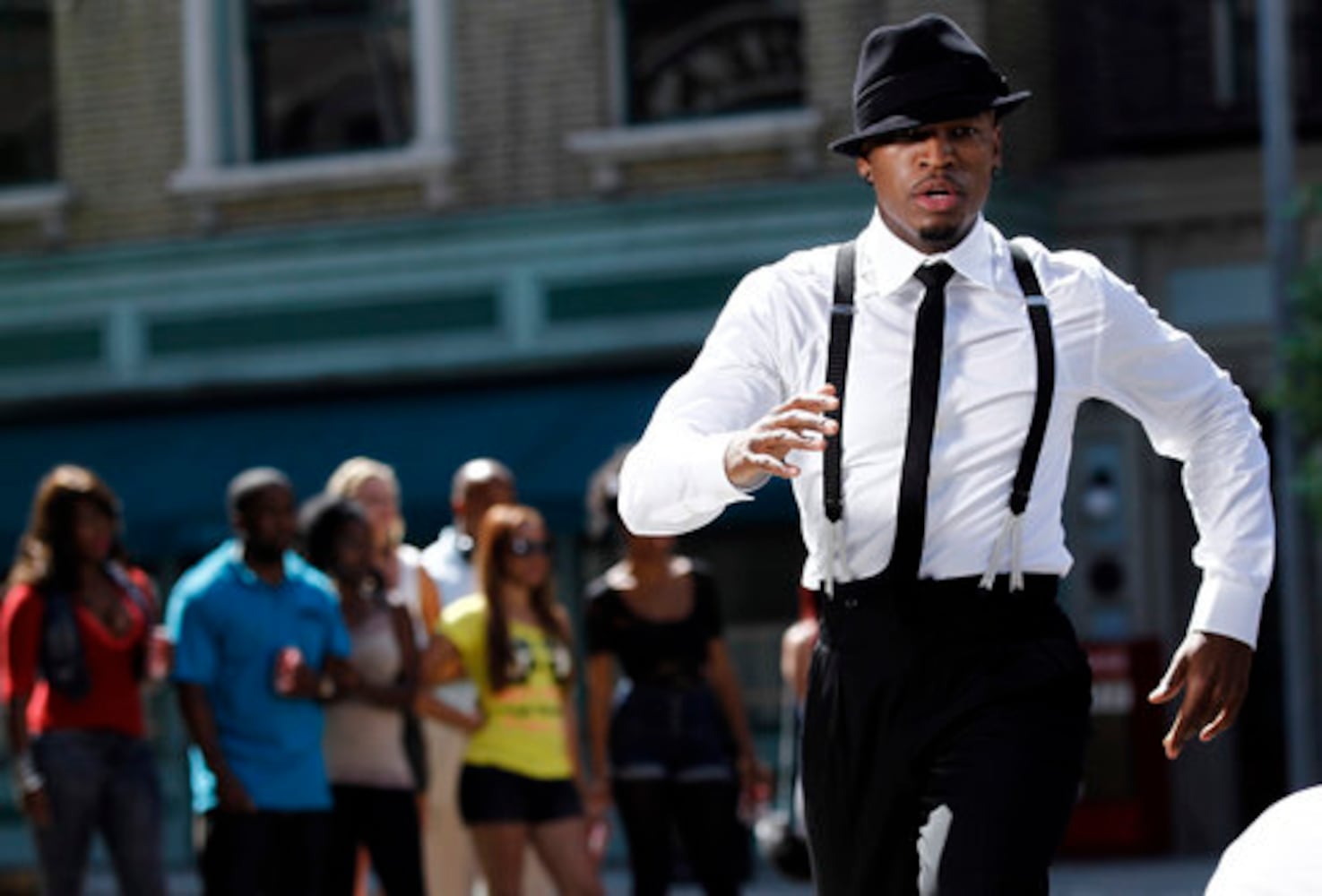 Ne-Yo shoots 'One in a Million' video