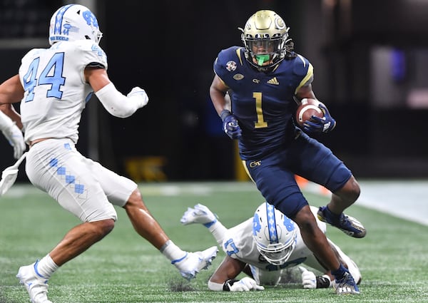 Georgia Tech's Jahmyr Gibbs (1) runs against North Carolina. (Hyosub Shin / Hyosub.Shin@ajc.com)