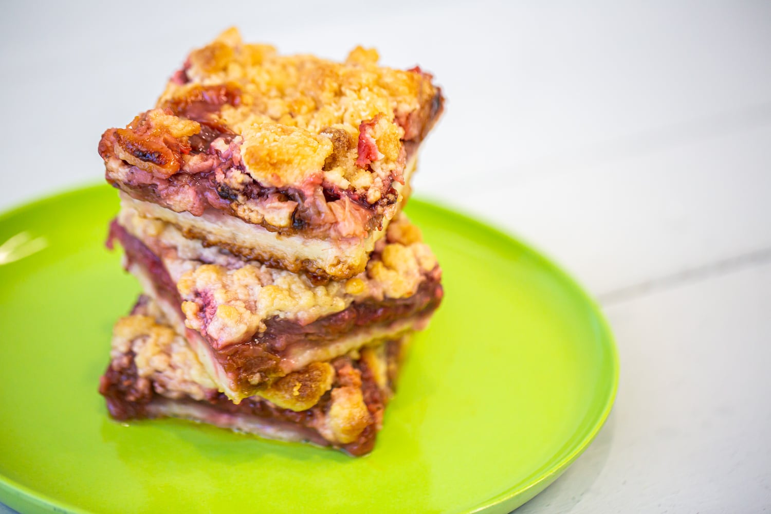 Strawberry-Rhubarb Pie Bar from I Canita Cake