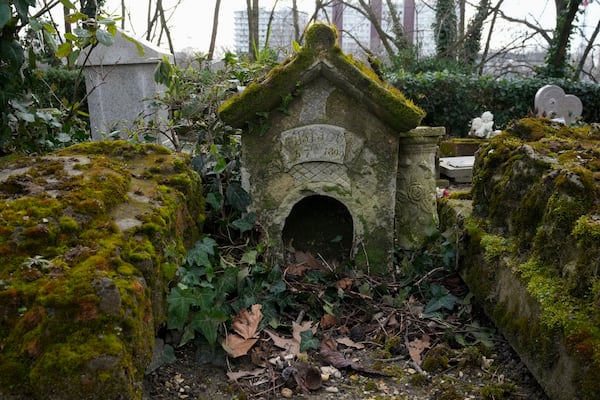 A grave at the pet cemetery of Asnieres-sur-Seine, west of Paris, Friday, Feb. 21, 2025. (AP Photo/Michel Euler)