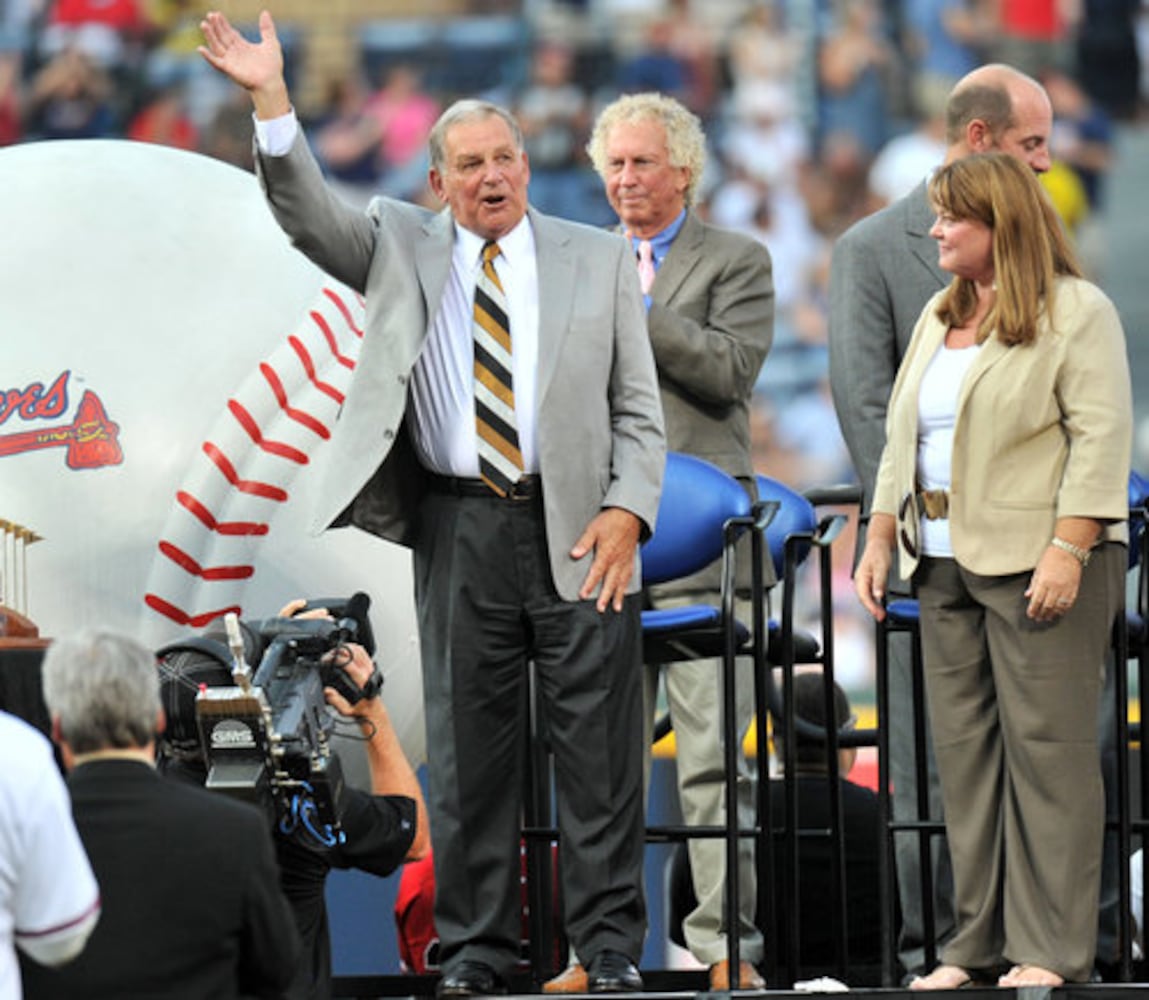 Braves honor former manager Bobby Cox