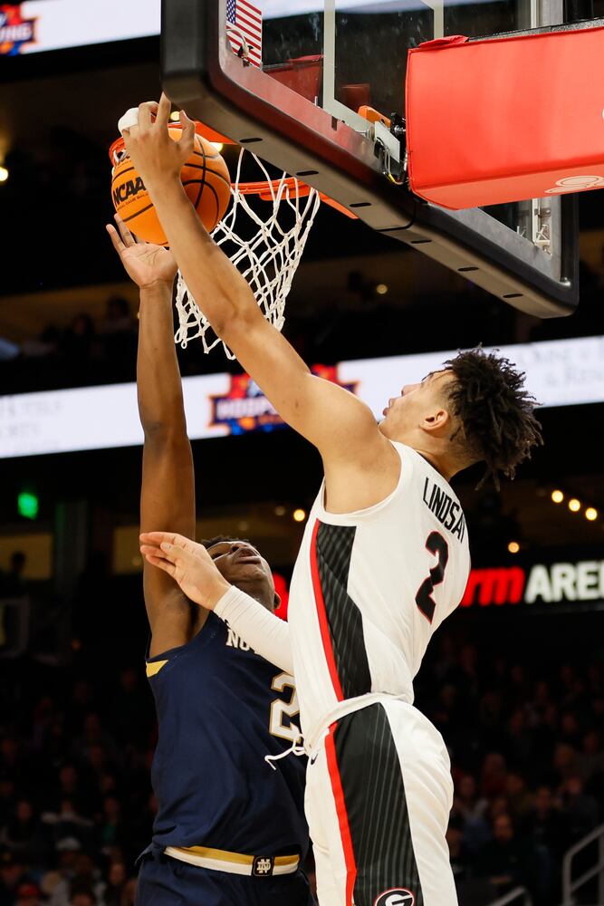 Bulldogs forward KyeRon Lindsay attempts a reverse layup against Fighting Irish forward Ven-Allen Lubin during the second half Sunday night at State Farm Arena. (Miguel Martinez / miguel.martinezjimenez@ajc.com)