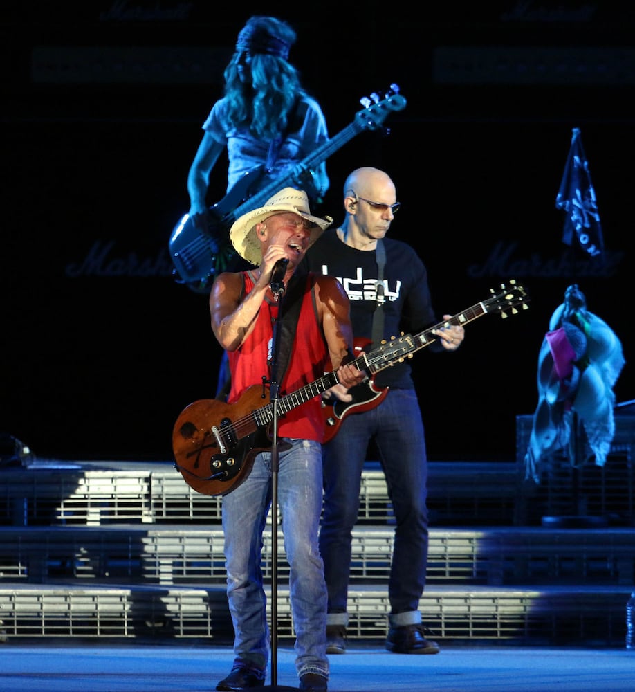 Kenny Chesney at Mercedes-Benz Stadium