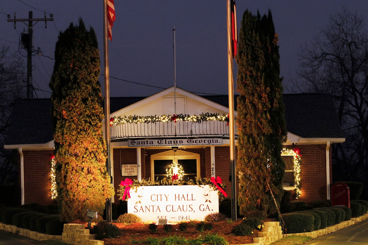 The City of Santa Claus's only visible building is the City Hall, the 204-resident town located 3 hours southeast of Atlanta. The Santa Claus City Hall, located at 25 December Street, stays decorated during Christmas and the inside all year.
 Miguel Martinez / miguel.martinezjimenez@ajc.com