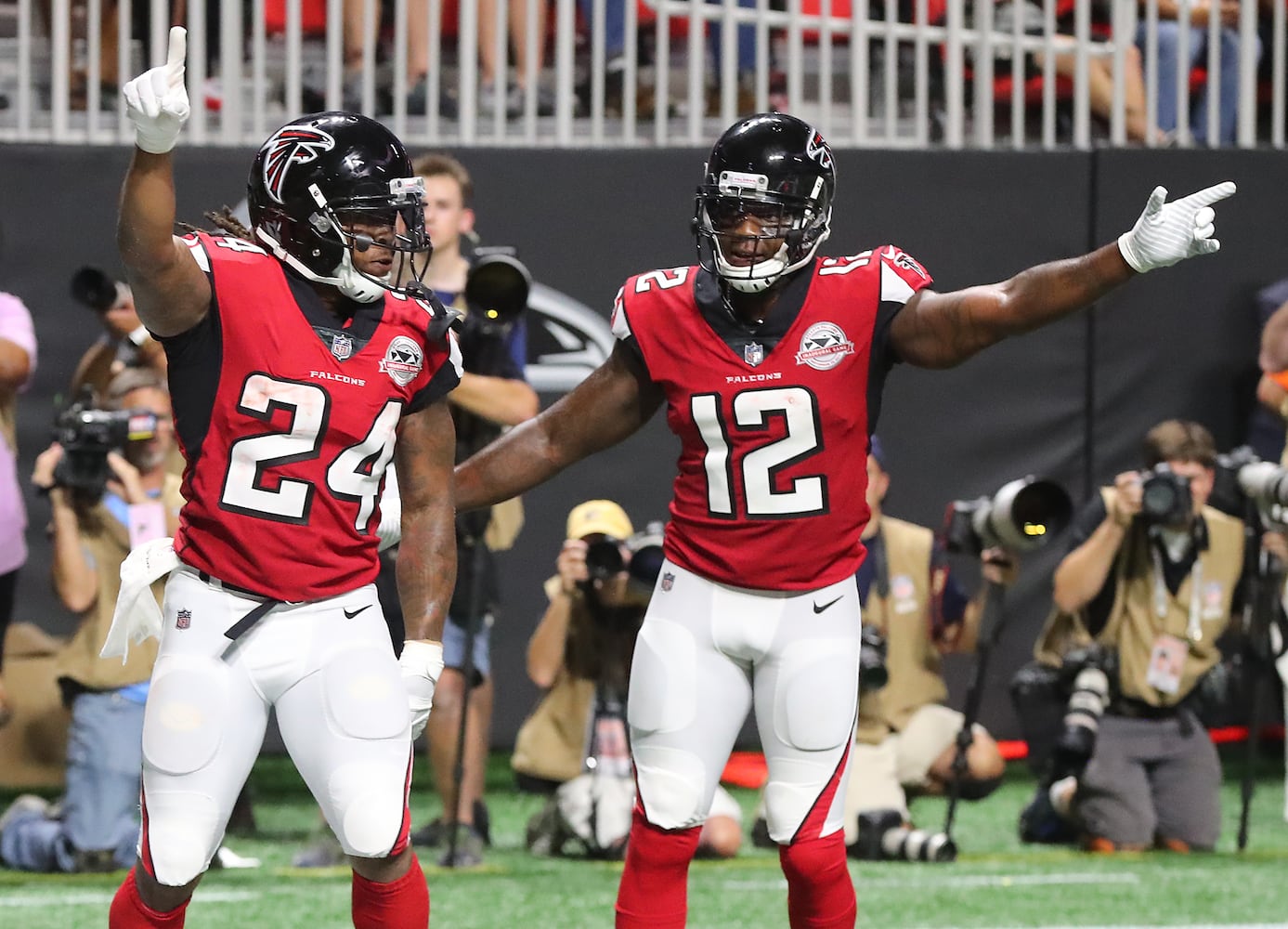 Photos: Falcons are tested by the Packers