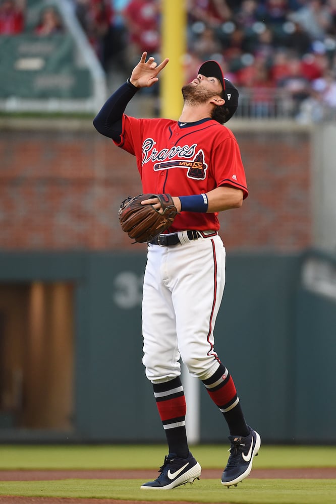 Photos: Braves break out red uniforms, host Marlins