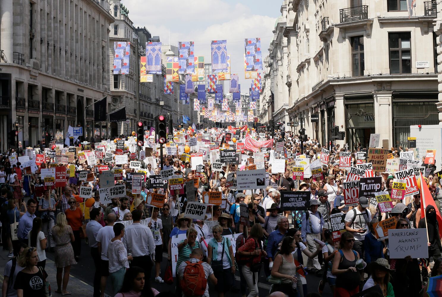 Photos: Protesters greet Trump during UK visit