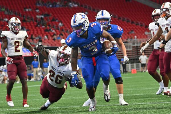 August 20 , 2022 Atlanta - Mill Creek's Trajen Greco (3) runs for a touchdown during the 2022 Corky Kell Classic at Mercedes Benz Stadium on Saturday, August 20, 2022. Mill Creek won 44-41 over Walton. (Hyosub Shin / Hyosub.Shin@ajc.com)