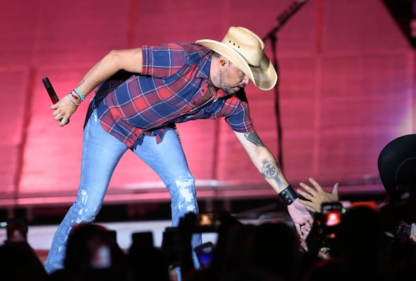 Jason Aldean gets close to his fans at SunTrust Park.  Photo: Robb Cohen Photography & Video/ www.RobbsPhotos.com