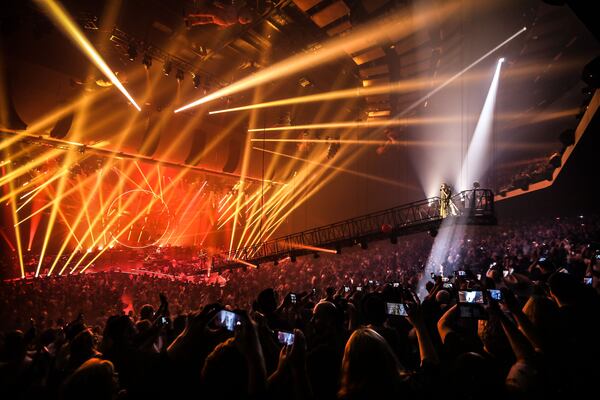 Aerosmith gets close to fans during the encore of its "Deuces are Wild" show in Las Vegas.  Photo: Katarina Benzova