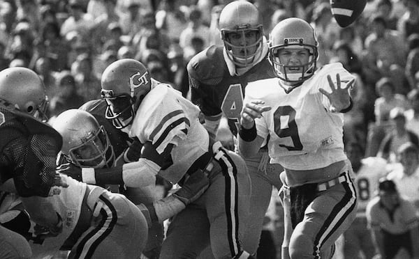 Georgia Tech freshman quarterback Ken Whisenhunt pitches to a trailing back against Notre Dame on Saturday, Nov. 8, 1980. (Bill Mahan/AJC file)