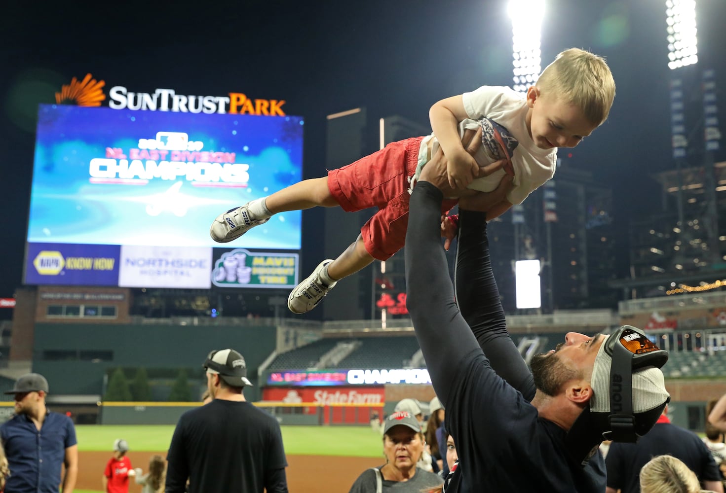 Photos: Braves beat Giants, win East title